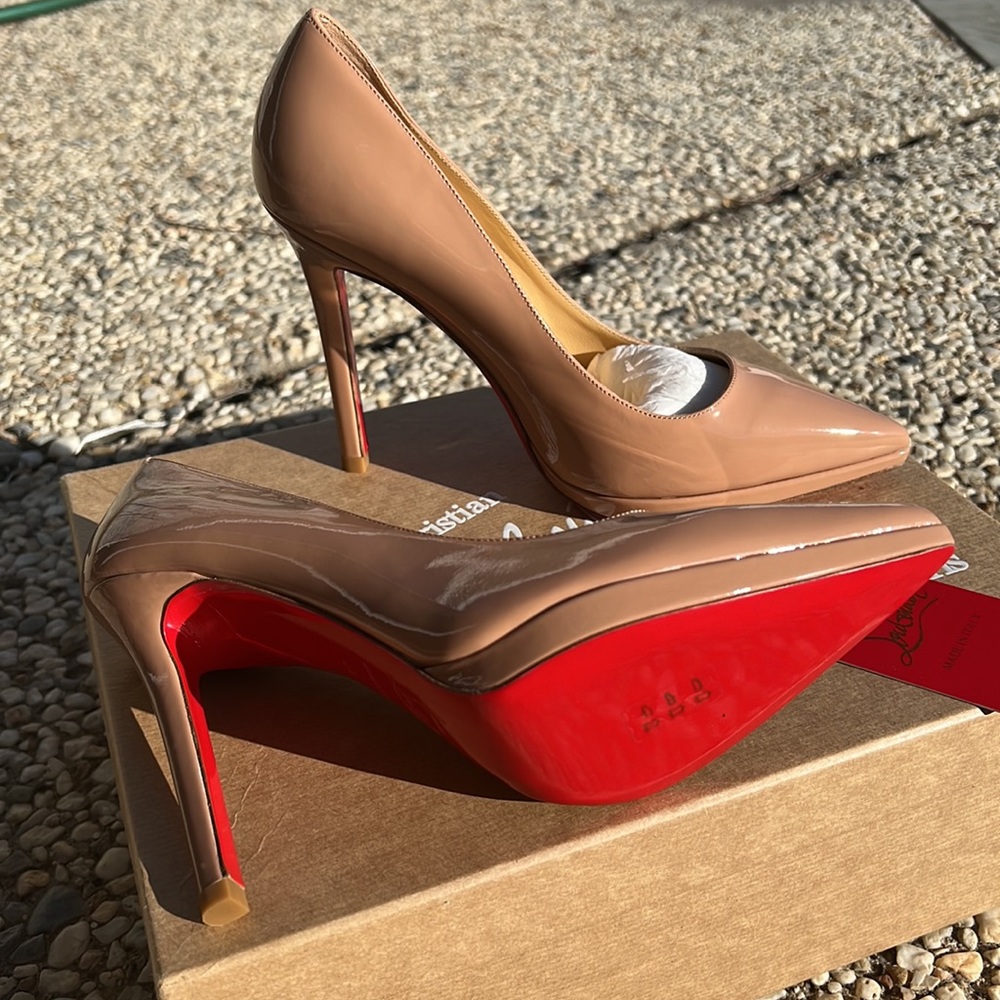 Christian louboutin LOUBI 100 NAPPA SIZE 38.  8us